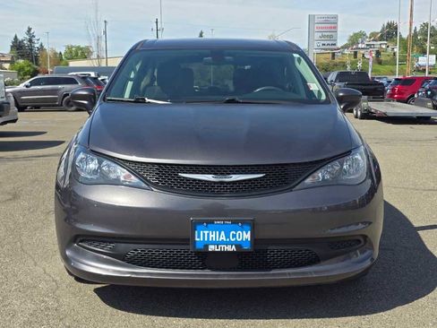 Used 2022 Chrysler Voyager LX FWD image 8