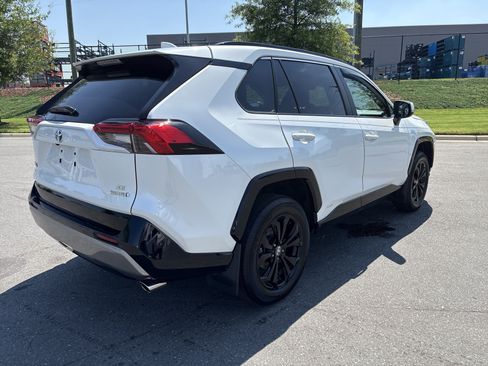 Used 2024 Toyota RAV4 SE w/ Convenience Package AWD/4WD image 9