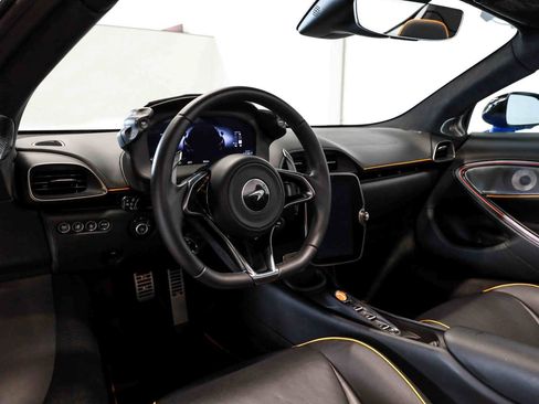 Used 2025 McLaren Artura Spider RWD image 27