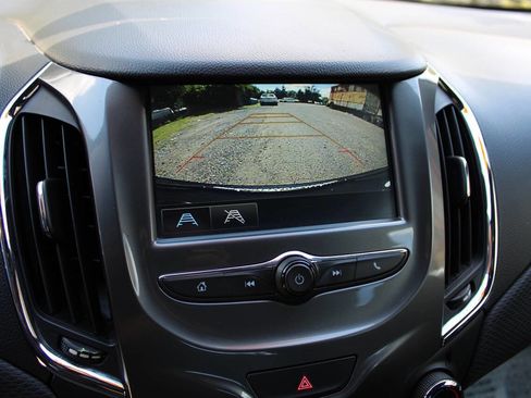 Used 2018 Chevrolet Cruze LT w/ Convenience Package image 19