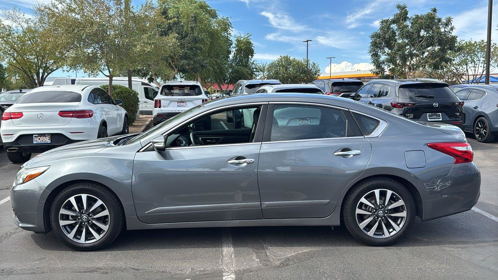 Used 2017 Nissan Altima 2.5 SL w/ 2.5 Technology Package FWD image 3