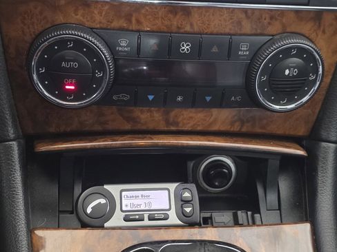 Used 2008 Mercedes-Benz CLK 350 Coupe image 28