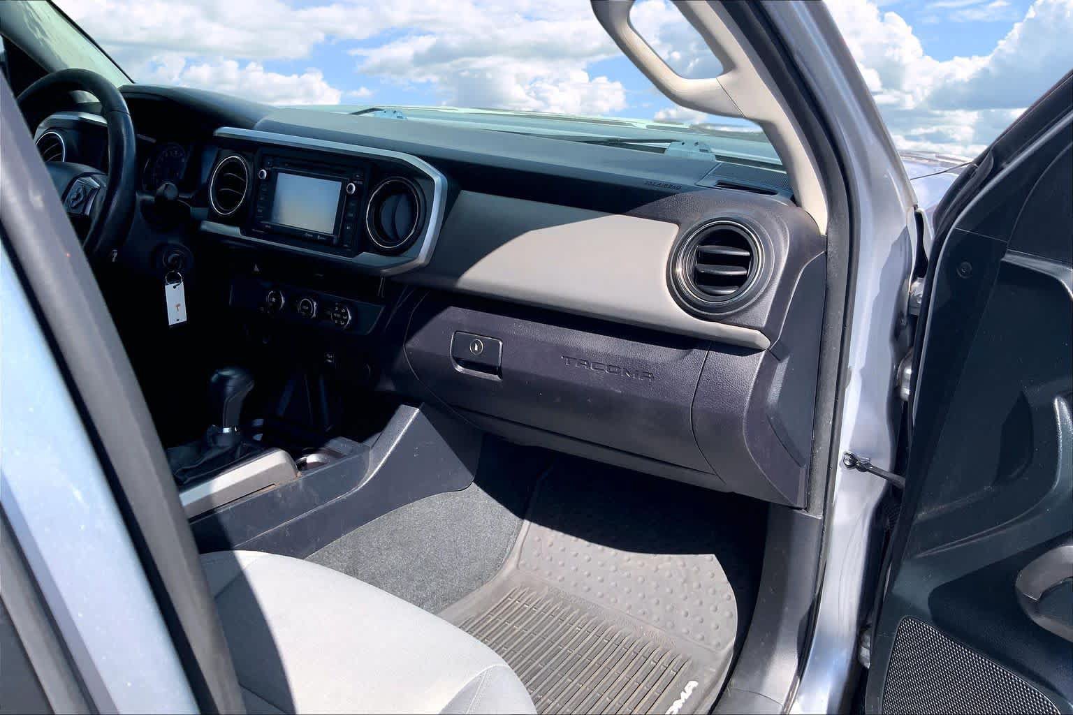 Used 2016 Toyota Tacoma SR5 RWD image 23