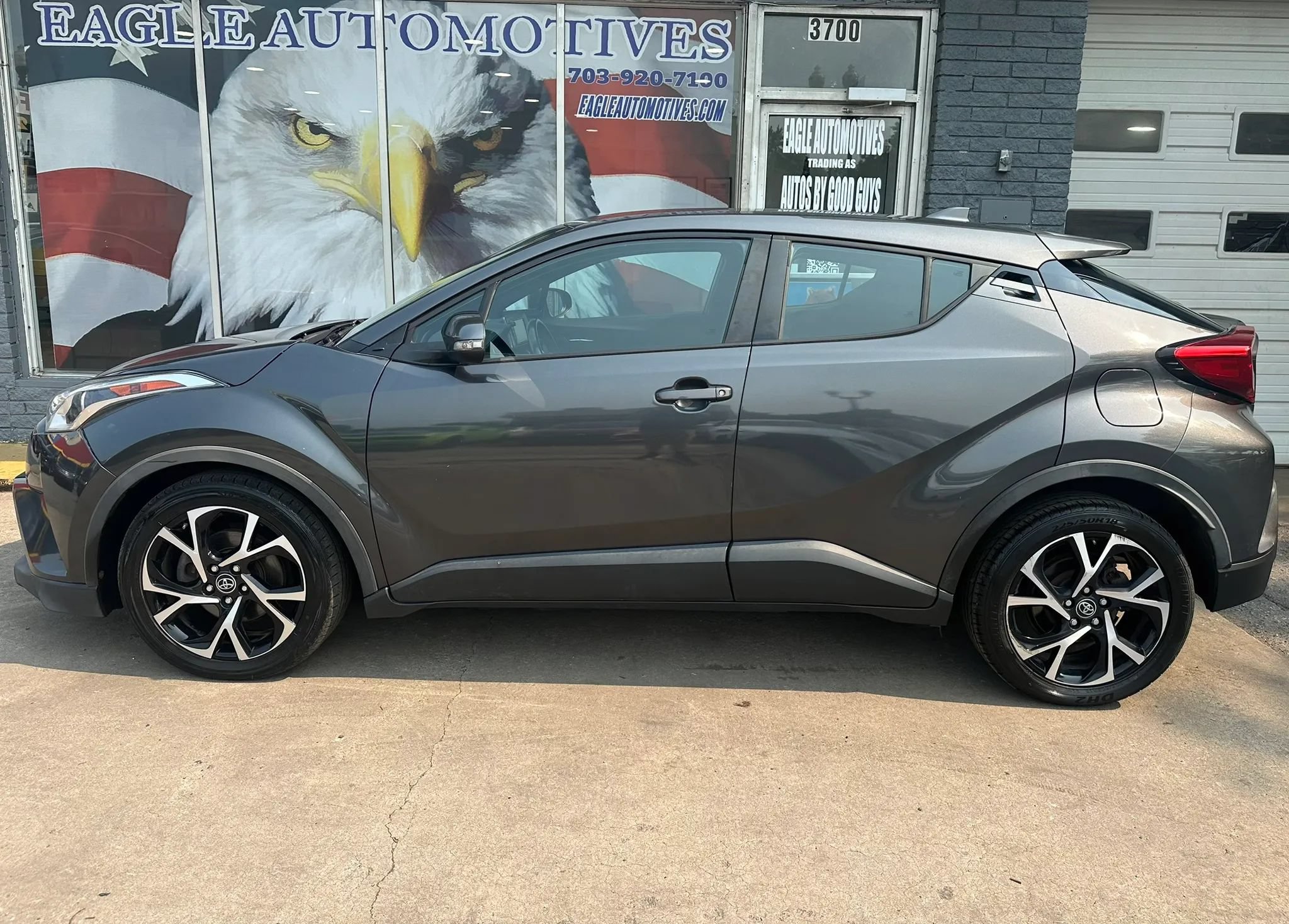 Used 2018 Toyota C-HR XLE FWD image 6