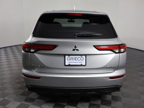 Used 2025 Mitsubishi Outlander ES image 7