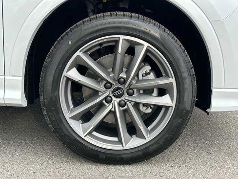 New 2025 Audi Q3 2.0T Premium image 9
