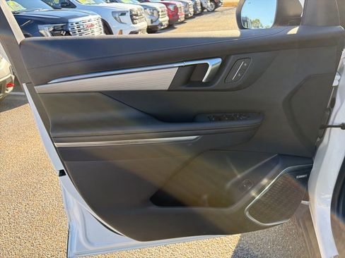 Used 2025 Buick Enclave Preferred image 18