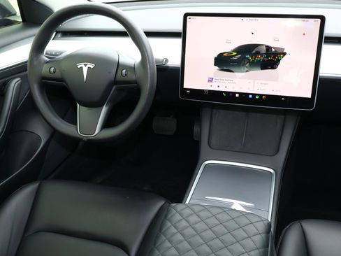 Used 2023 Tesla Model 3 Standard Range image 10