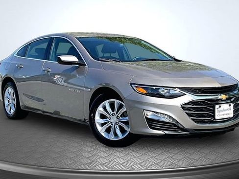 Used 2025 Chevrolet Malibu LT FWD image 3