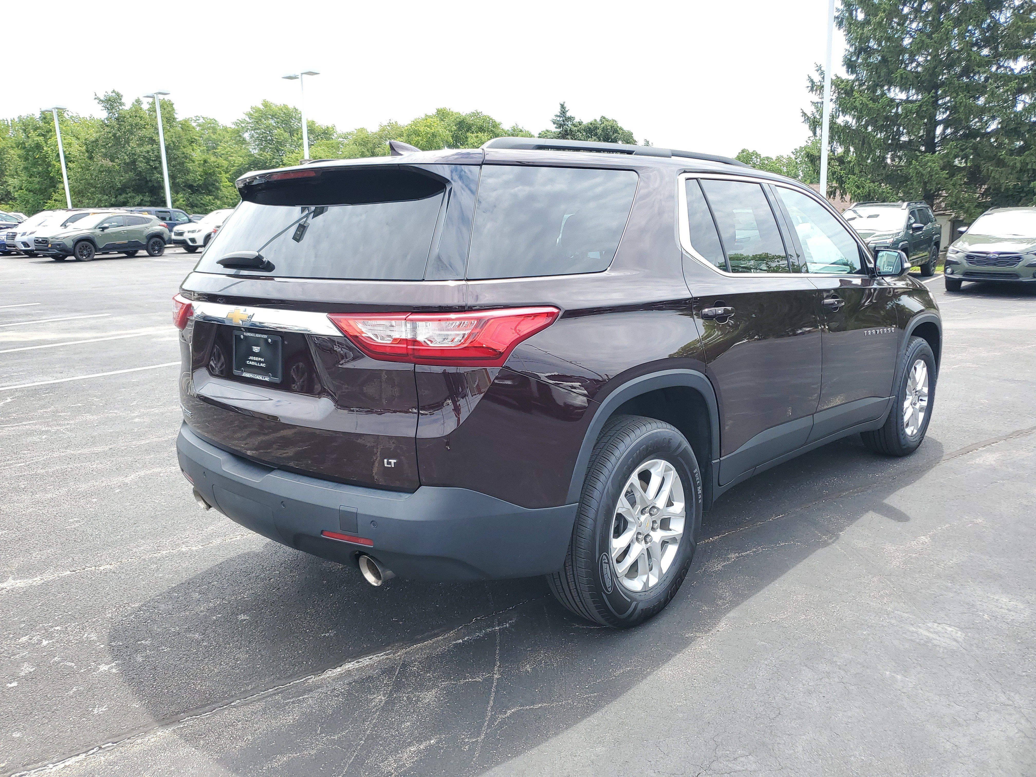 Used 2020 Chevrolet Traverse LT FWD image 3