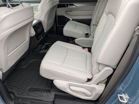 New 2026 Jeep Grand Wagoneer L 4WD image 26