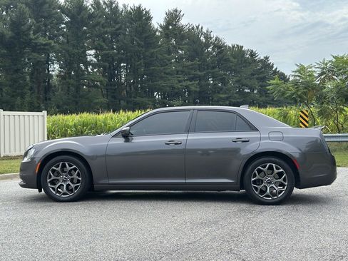 Used 2018 Chrysler 300 S image 4