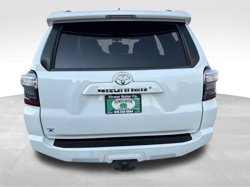 Used 2016 Toyota 4Runner SR5 AWD/4WD image 4