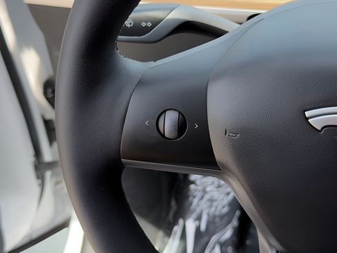 Used 2023 Tesla Model Y Performance AWD/4WD image 42