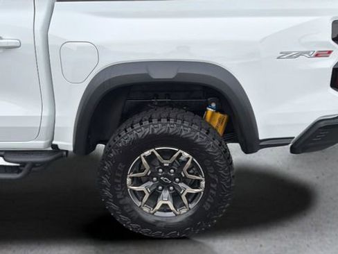 Used 2026 Chevrolet Colorado ZR2 w/ Technology Package AWD/4WD image 34
