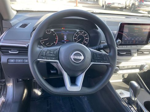 Used 2025 Nissan Altima 2.5 SV image 29