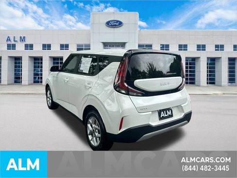 Used 2025 Kia Soul LX w/ LX Technology Package FWD image 8