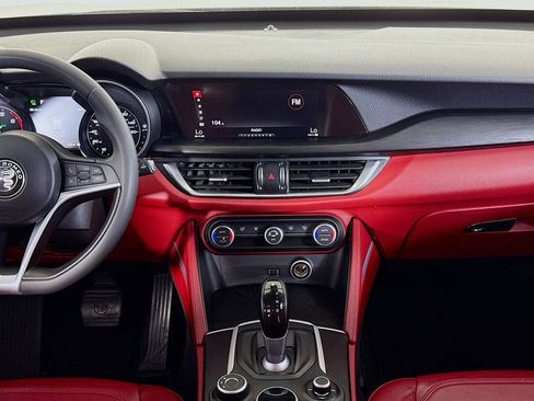 Used 2018 Alfa Romeo Stelvio AWD image 14
