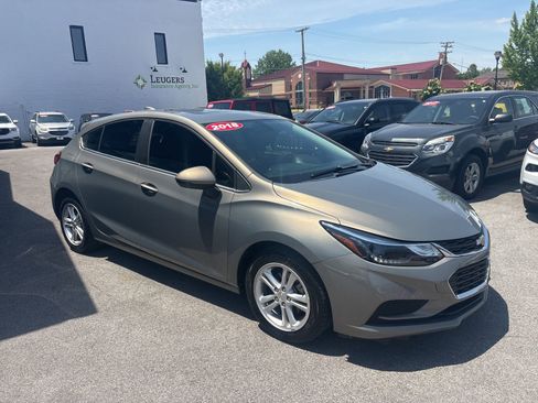 Used 2018 Chevrolet Cruze LT w/ Sun And Sound Package FWD image 6