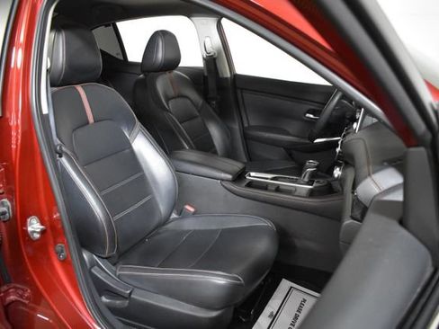 Used 2023 Nissan Sentra SR w/ SR Premium Package FWD image 33
