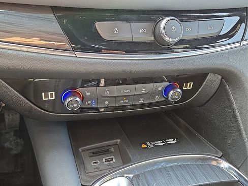 Used 2024 Buick Enclave Premium image 29