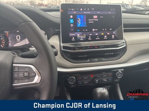 Used 2025 Jeep Compass Limited image 24