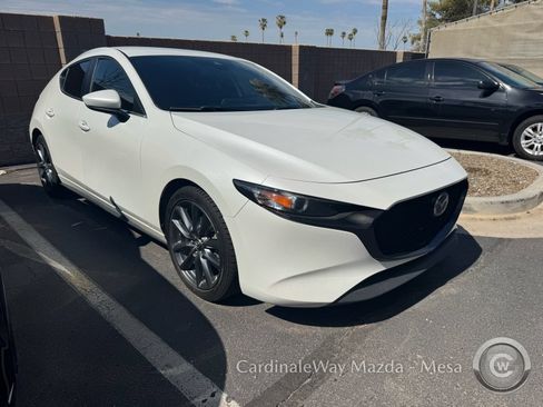 Used 2019 MAZDA MAZDA3 Hatchback w/ Preferred Package FWD image 2