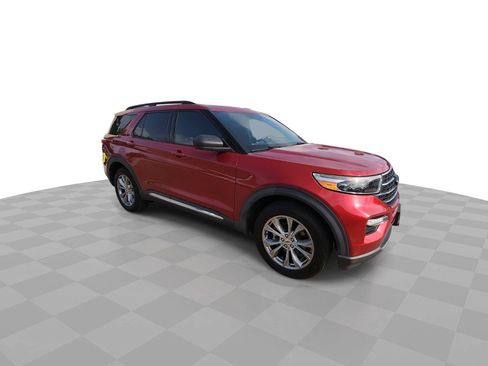 Used 2020 Ford Explorer XLT w/ Equipment Group 202A AWD/4WD image 2