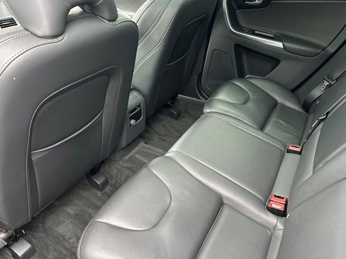 Used 2017 Volvo XC60 T6 Dynamic w/ Preferred Option Package image 4