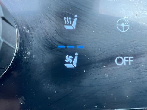 Certified 2024 Hyundai Santa Fe Limited AWD/4WD image 30