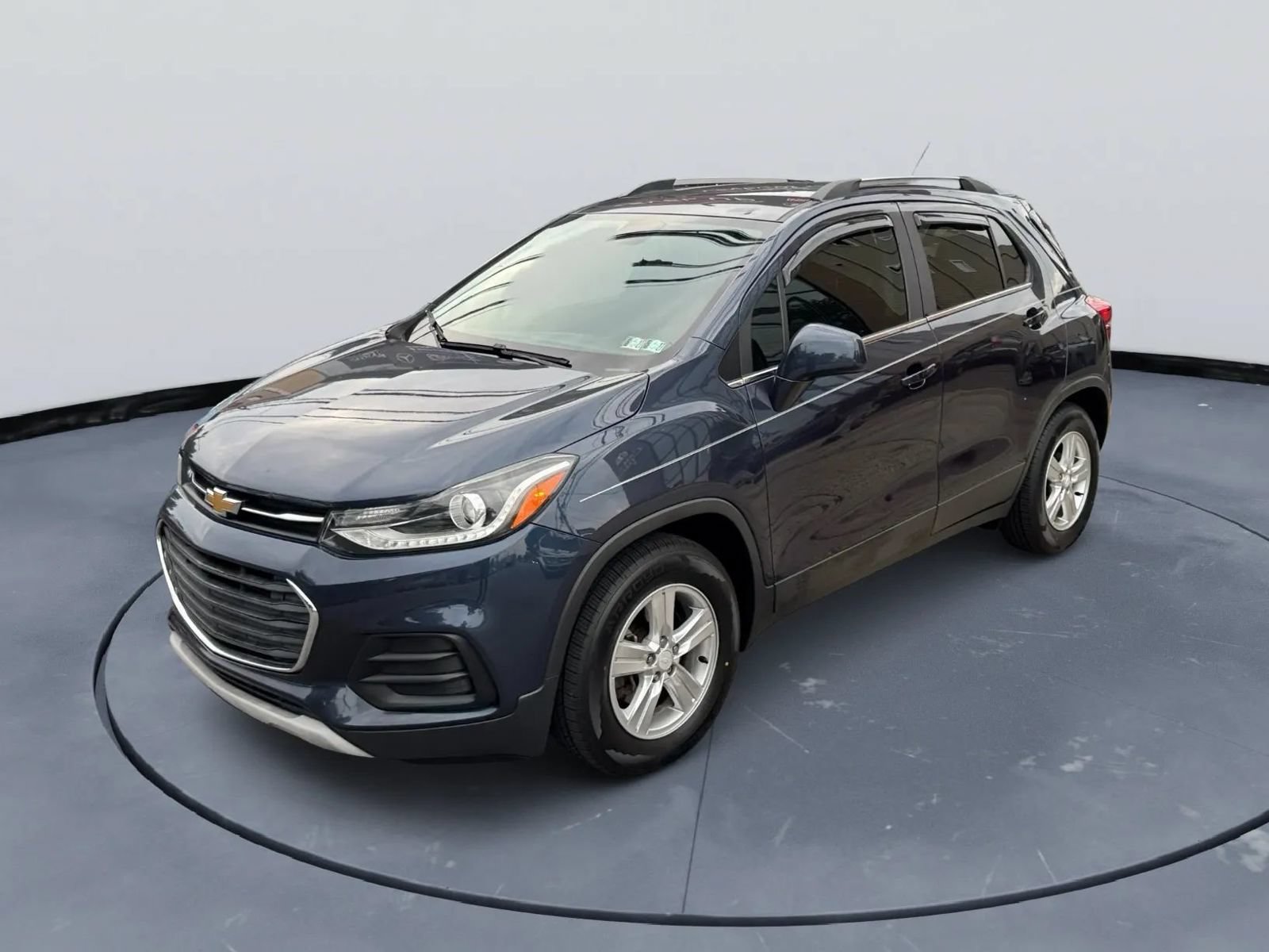 Used 2018 Chevrolet Trax LT w/ LPO, Cargo Package FWD image 1