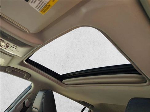 Used 2019 Toyota RAV4 XLE Premium FWD image 15