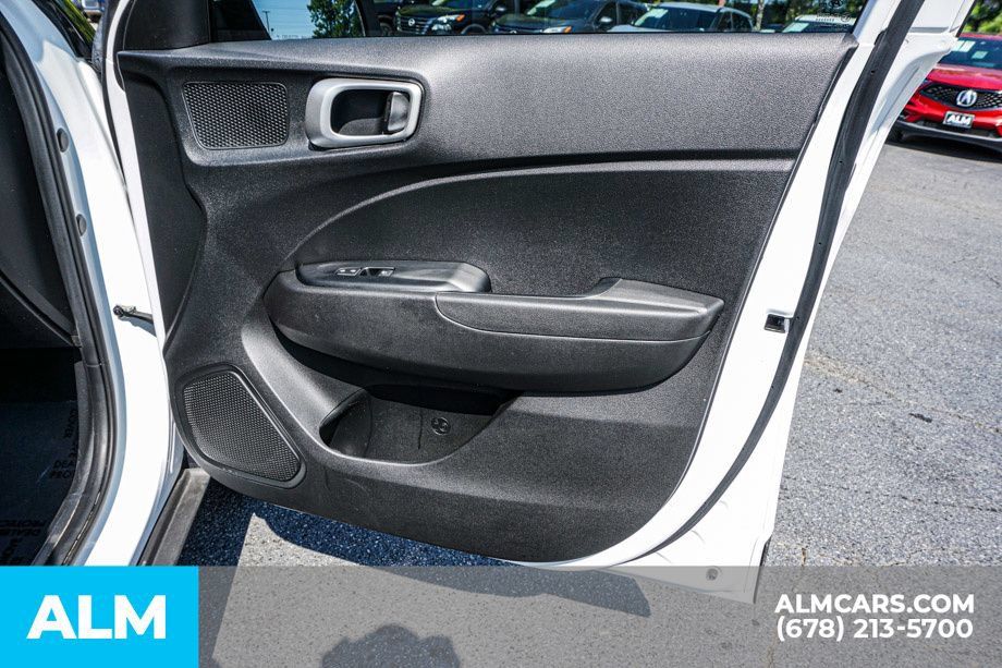 Used 2025 Hyundai Venue SEL FWD image 50