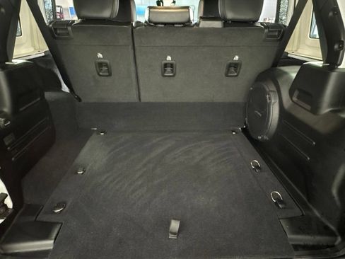Used 2022 Jeep Wrangler Unlimited Sahara AWD/4WD image 28