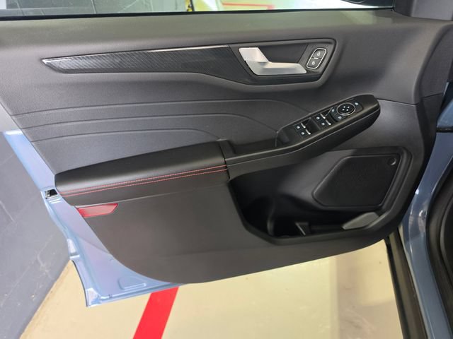 Used 2025 Ford Escape ST-Line w/ Tech Pack #1 FWD image 16
