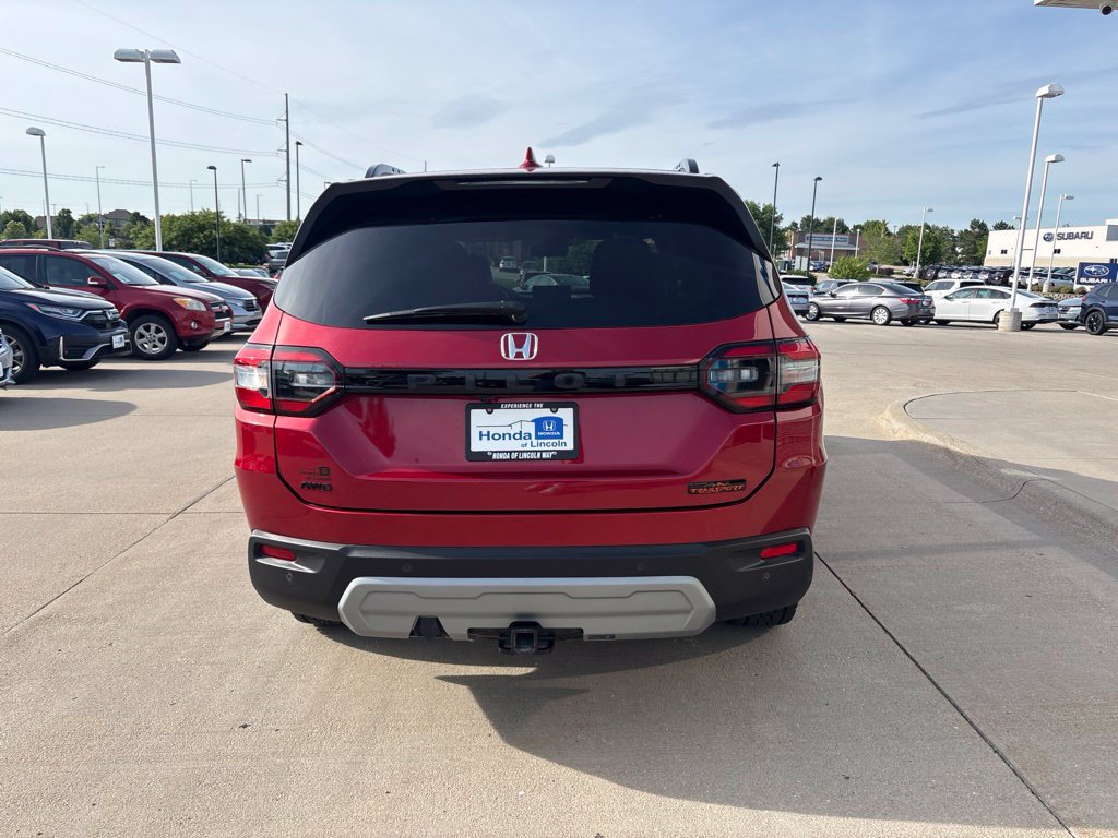 Certified 2025 Honda Pilot TrailSport image 6