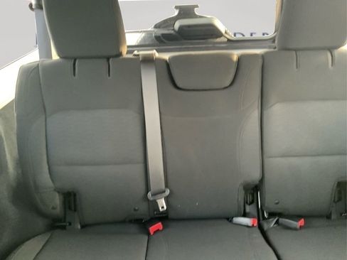 Used 2018 Jeep Wrangler Unlimited Sahara image 13