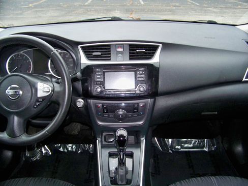 Used 2018 Nissan Sentra SV image 19