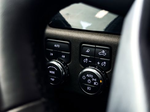 Used 2024 GMC Sierra 1500 SLT w/ SLT Convenience Package image 47