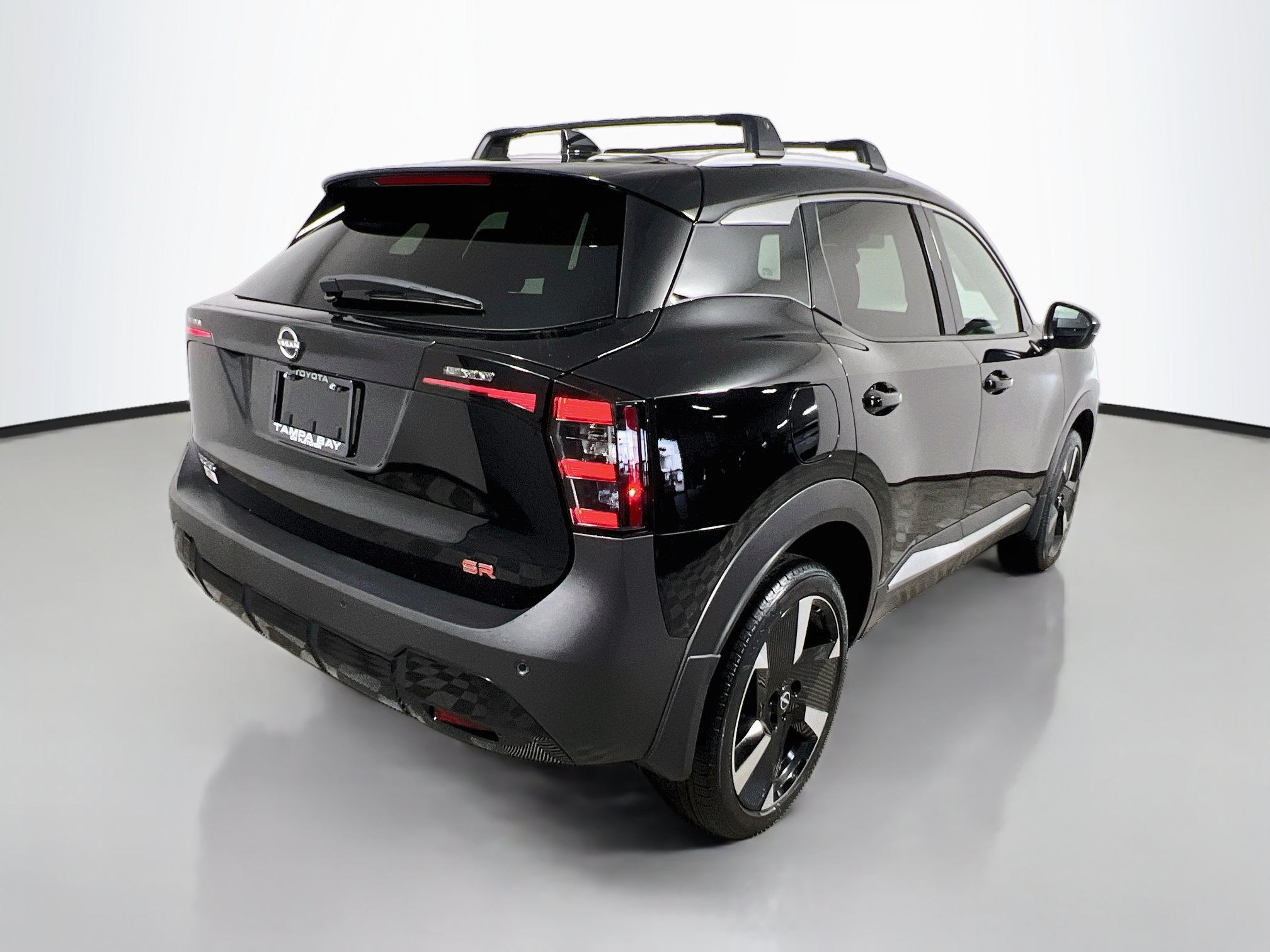 Used 2026 Nissan Kicks SR w/ Cold Weather Package FWD image 4