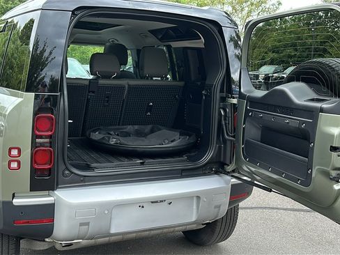 Certified 2023 Land Rover Defender 110 SE image 29