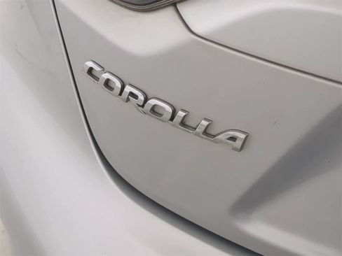 Used 2020 Toyota Corolla LE image 11