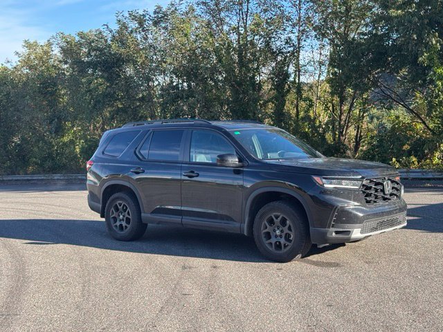 Used 2025 Honda Pilot TrailSport image 9