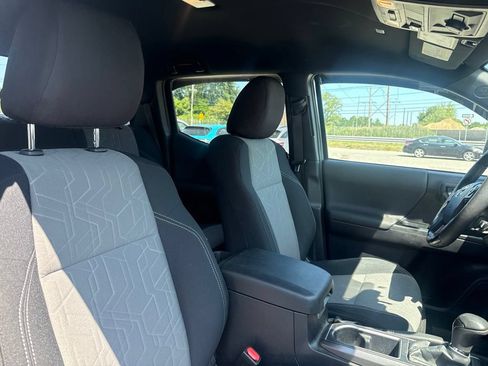 Used 2020 Toyota Tacoma TRD Off-Road w/ Technology Package AWD/4WD image 21