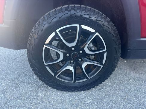 Used 2025 Jeep Compass Trailhawk image 29