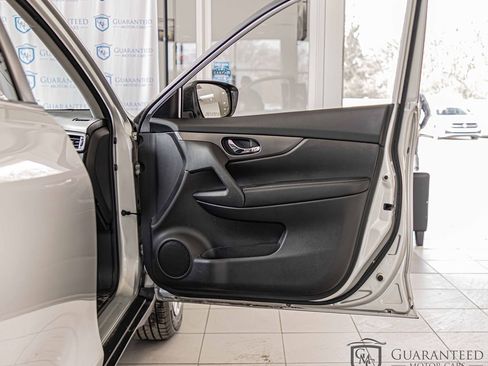 Used 2016 Nissan Rogue S image 35