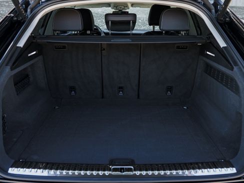 Used 2023 Audi Q8 Premium w/ Convenience Package image 28