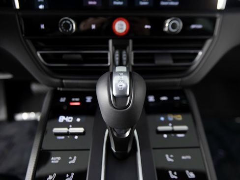 New 2026 Porsche Macan Turbo image 20