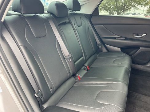 Used 2022 Hyundai Elantra Limited image 29