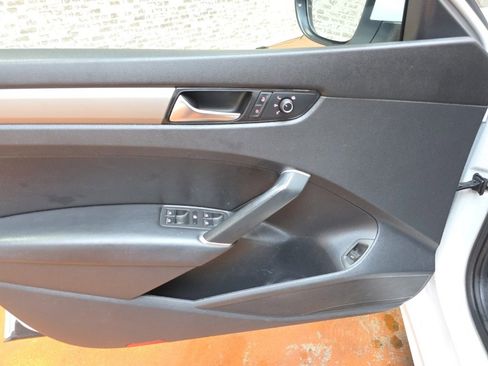 Used 2021 Volkswagen Passat 2.0T SE image 12